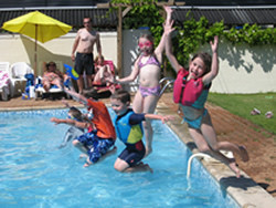 kids swim fun France